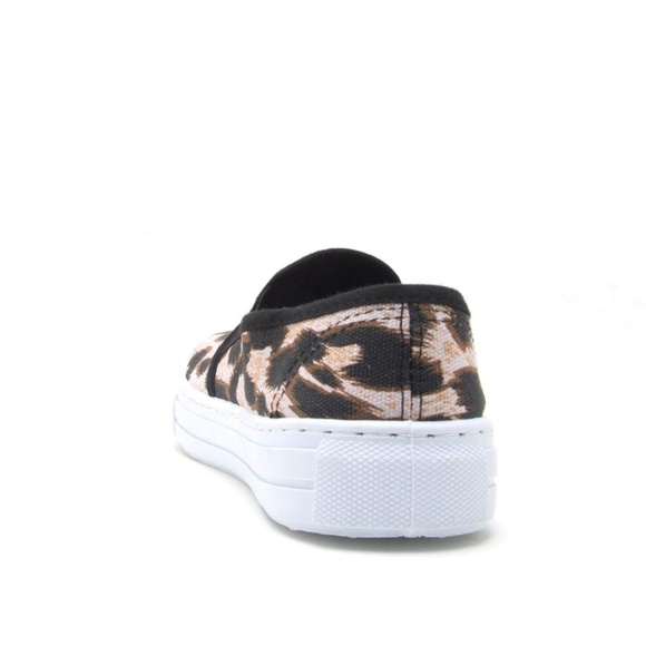 NIB Leopard Print Sneakers  . - Picture 5 of 5